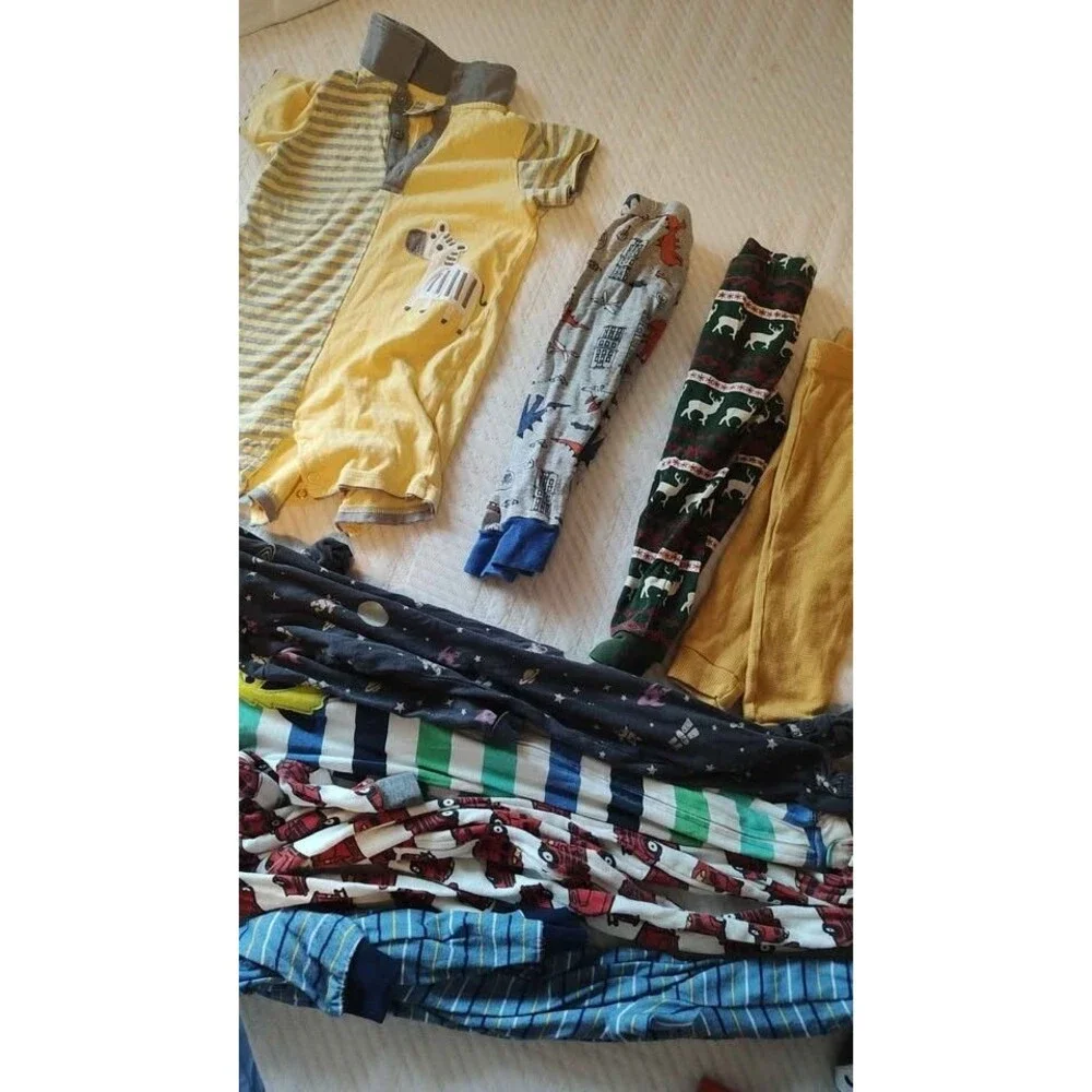 Huge 43pcs of 12-18m baby infant toddler Clothing Lot bundle assorted